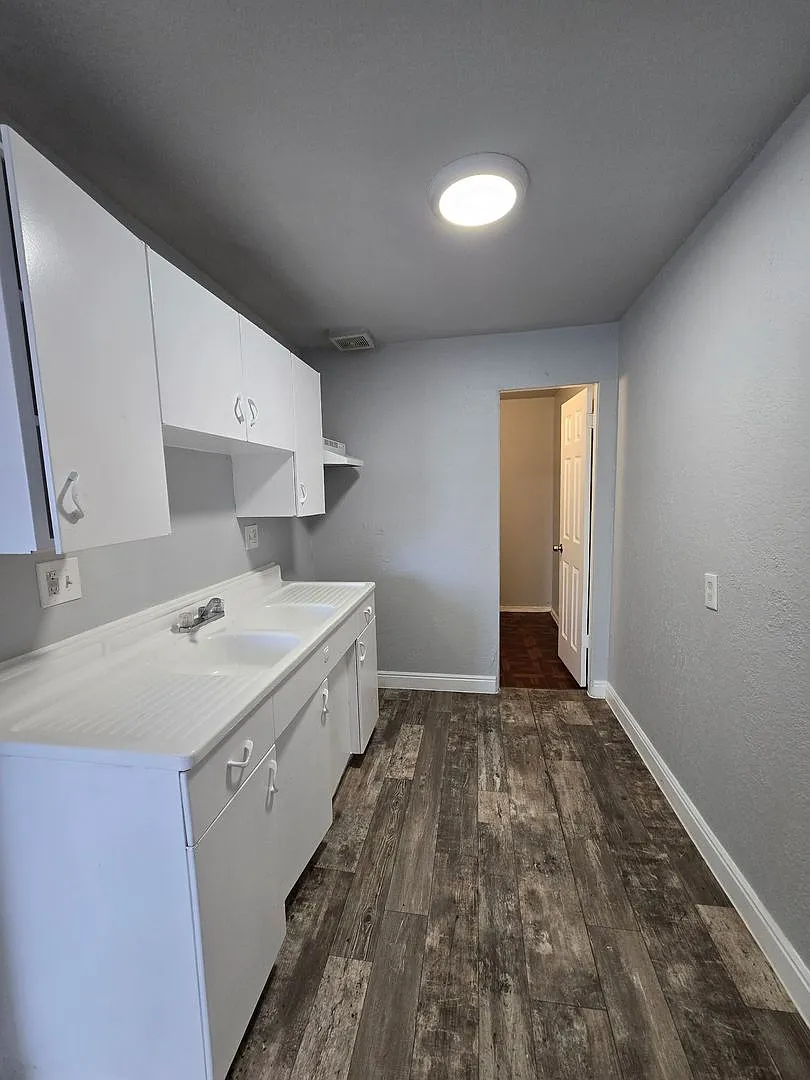 1666 Clinton St — Photo 3