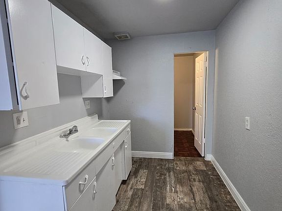 3rd image of 1666 Clinton St #12