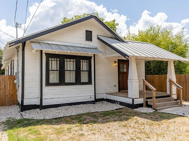 1010 Burnet St — Photo 3