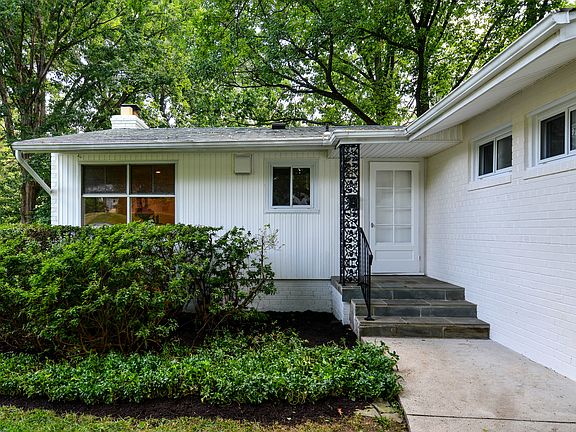 3rd image of 7315 Pinewood St
