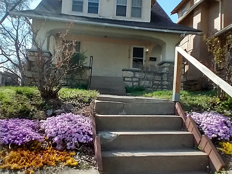 4146 Charlotte St — Photo 2