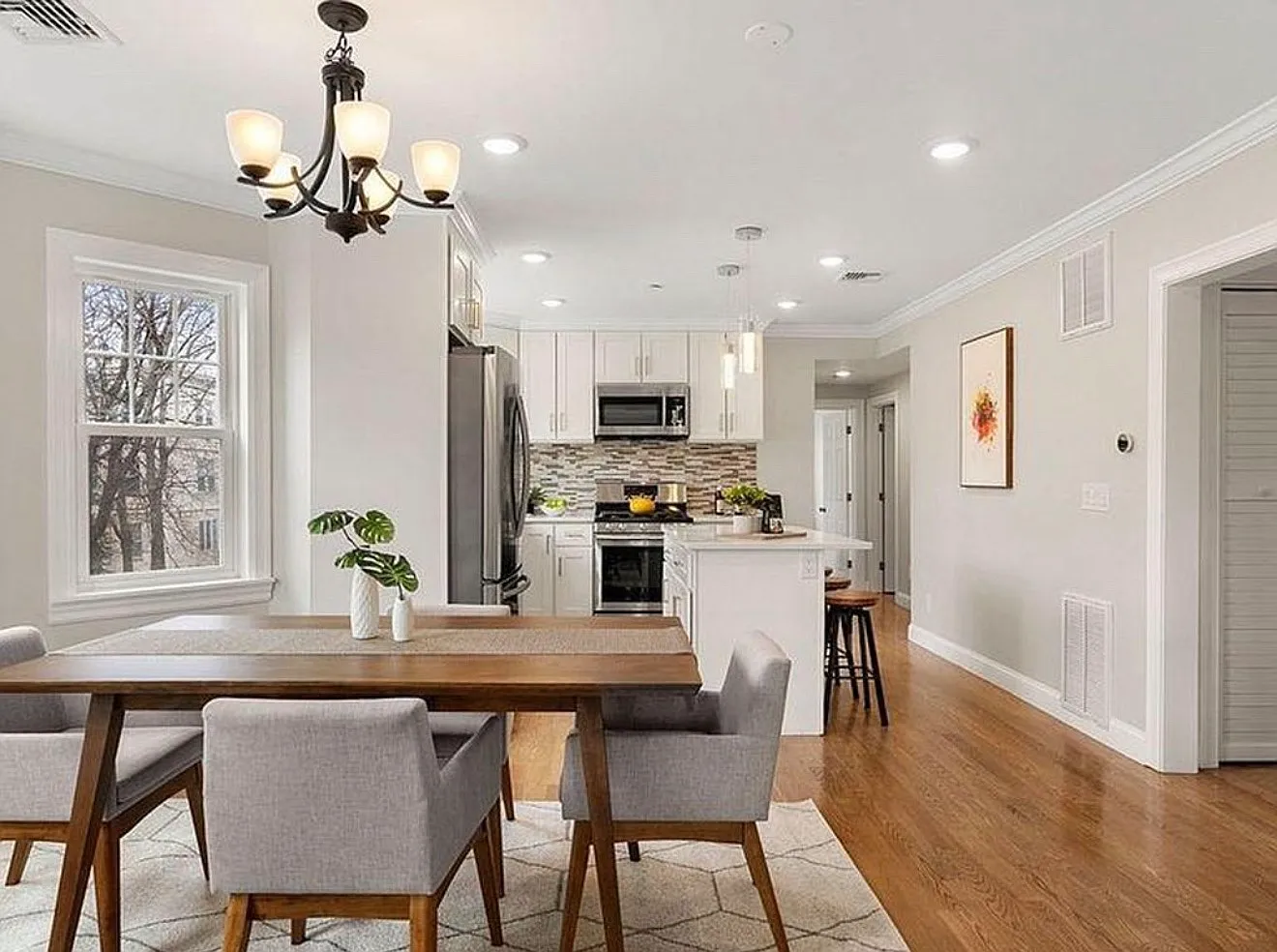 3 bed, 1276 sqft, $1,333 — Photo 1