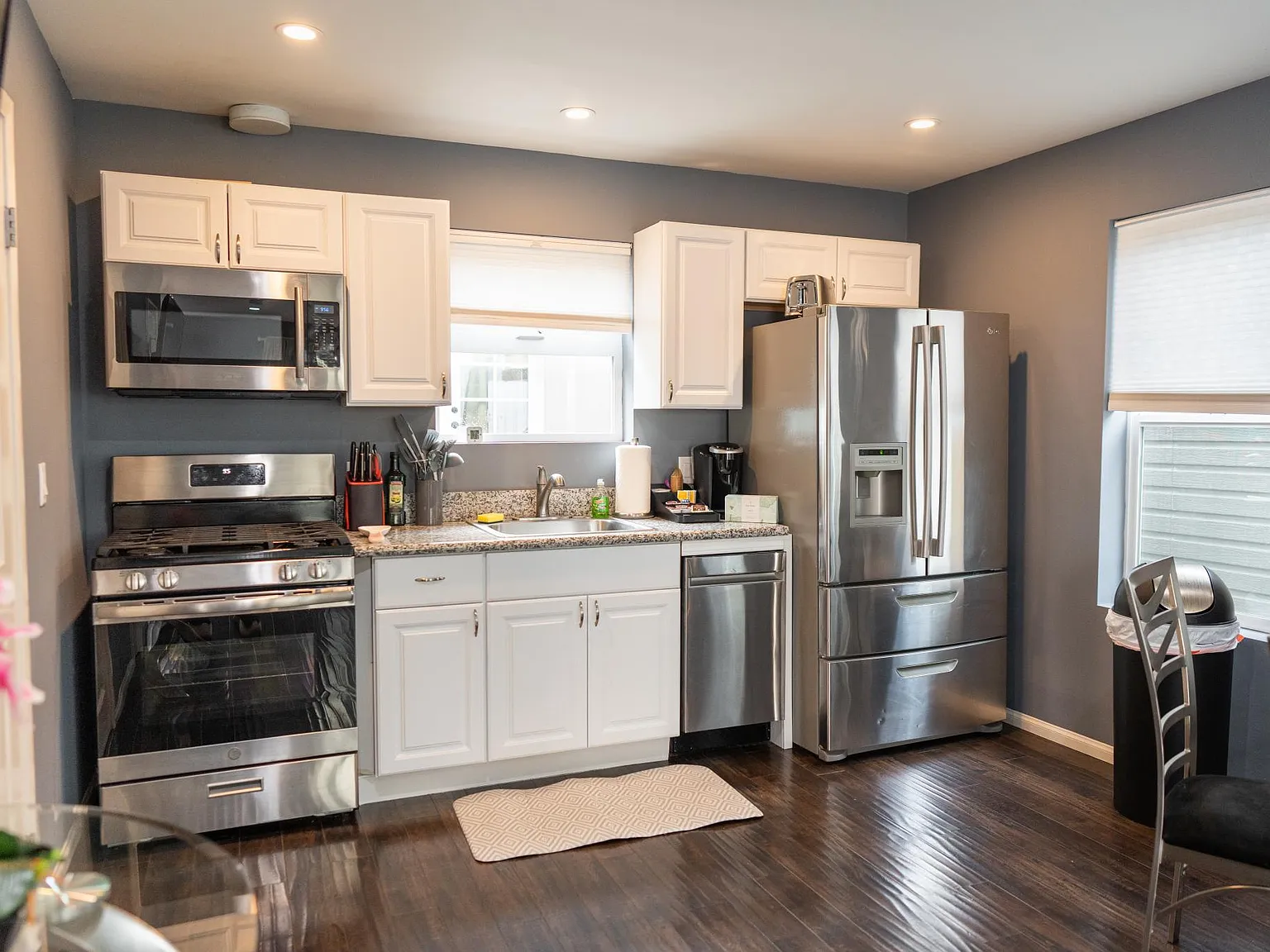 2 bed, 1200 sqft, $6,000 — Photo 2