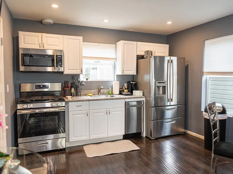 5151 Riverton Ave #1 — Photo 2