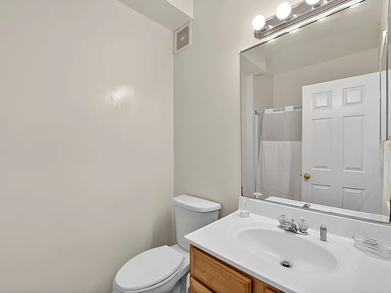 Brittany Commons Apartments — Photo 22