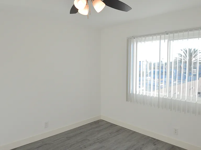 11968 York Ave #8 — Photo 32