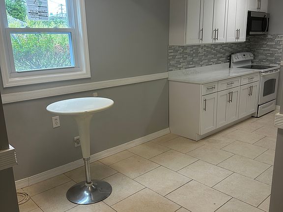 5th image of 26 Lafayette Pl #2