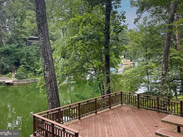 3804 Lakeview Ter, Falls Church, VA 22041