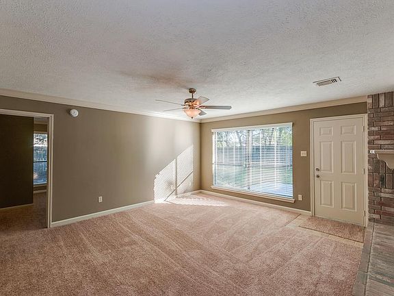 5th image of 402 Coral Lilly Dr