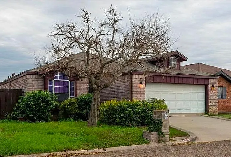 1922 Pheasant Dr — Photo 1