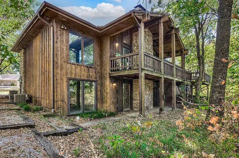 2710 Cherokee Hills Dr