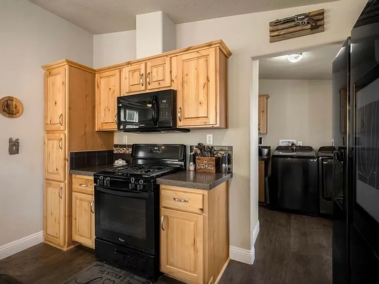918 Deer Creek Ln — Photo 9