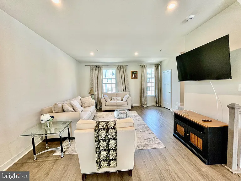 1518 Wilmer Park Ln — Photo 9