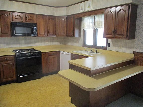 3rd image of 202 Foster Ave