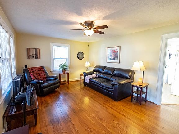 4th image of 173 Lake Court Ave