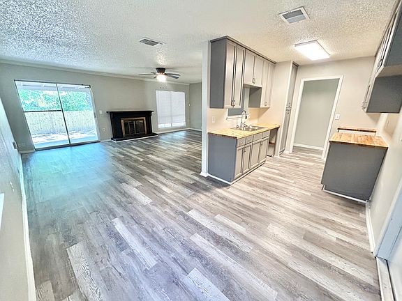 3rd image of 5823 Lake Champlain St
