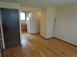 1210 Robins Rd APT 2, Hiawatha, IA 52233