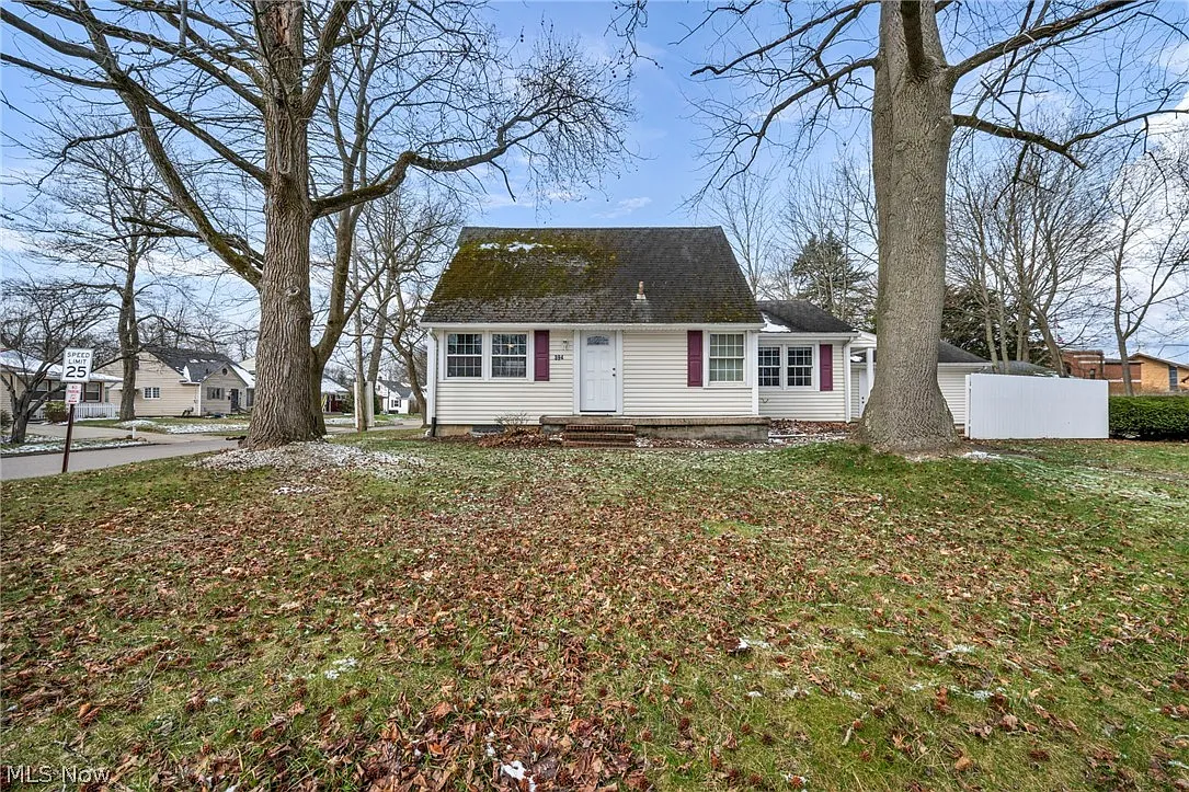 394 N Hawkins Ave photo 1