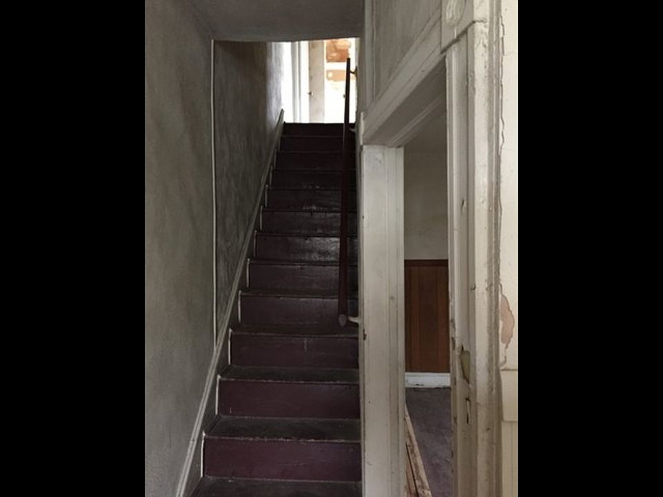 2nd image of 4100 Newton Ave
