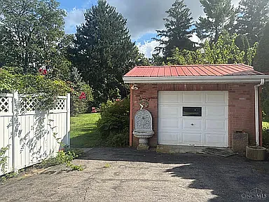 3 bed, 2152 sqft, $3,750 — Photo 2