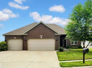 2536 Daffodil Ct E, Columbus, IN 47201