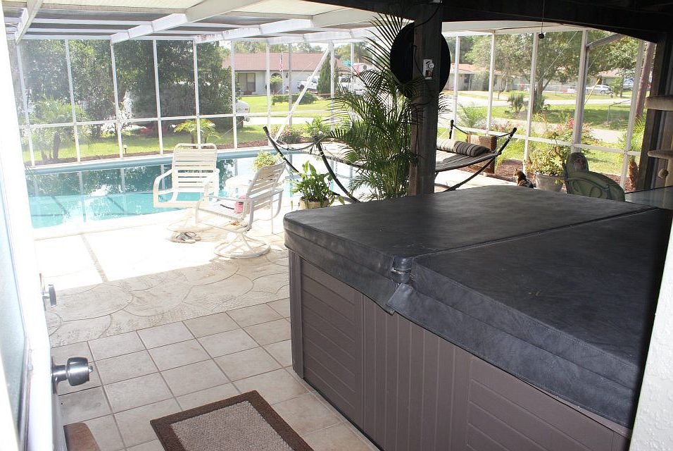 Hot tub ~ Pool 