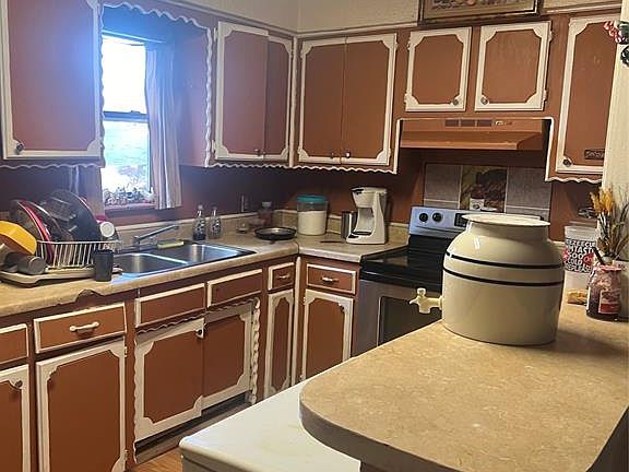3rd image of 310 W Louisiana Ave