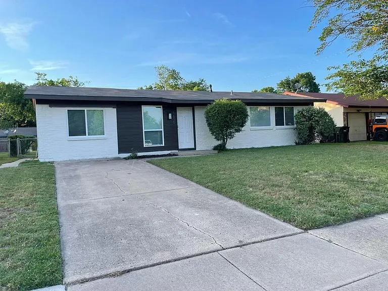 1605 Hawthorne Ln — Photo 11