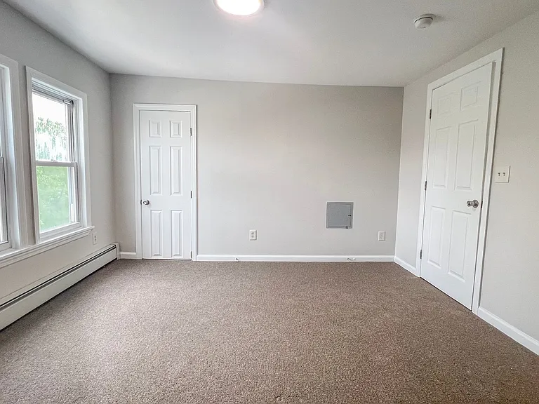 295 Franklin Ave — Photo 13