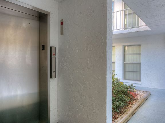 5th image of 661 Poinsettia Ave APT 102