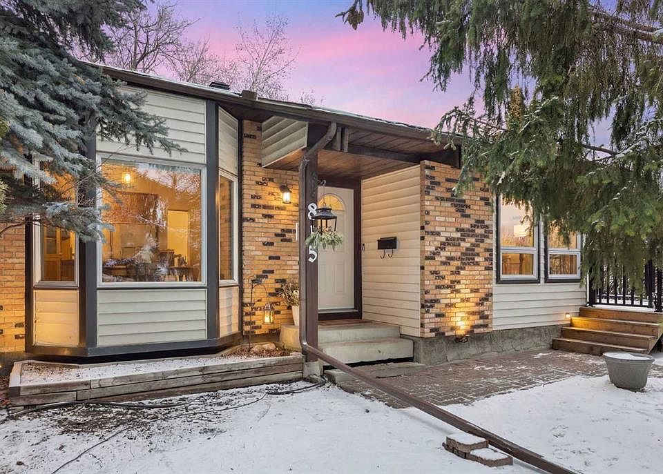 1st image of 815 S Ranchview Cir NW