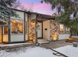 815 S Ranchview Cir NW, Calgary, AB T3G 1B2