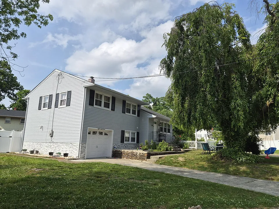 833 Lambert Ave