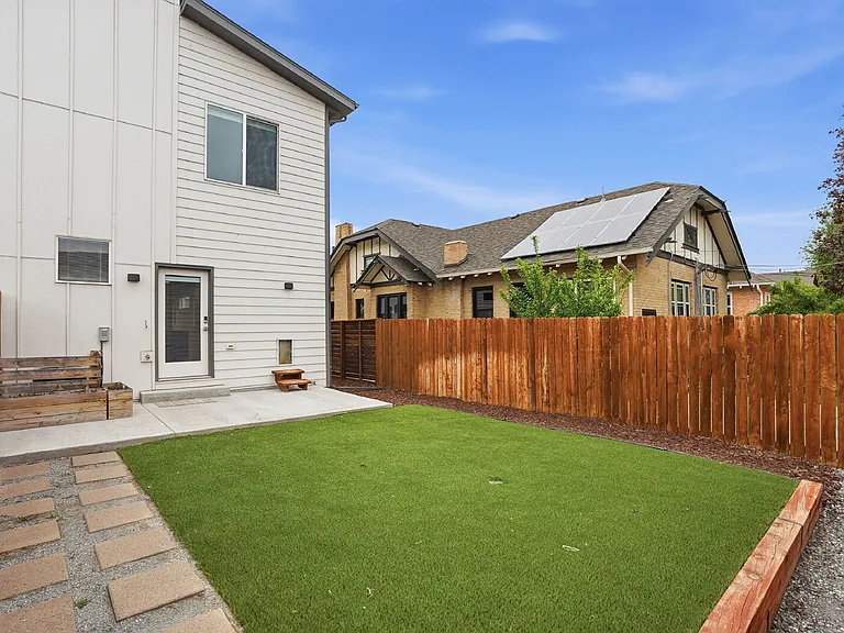1518 N Newton St — Photo 42