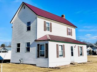 302 E Walnut St, Muscoda, WI 53573