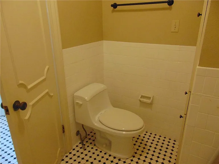 2516 Enfield Rd #101 — Photo 18