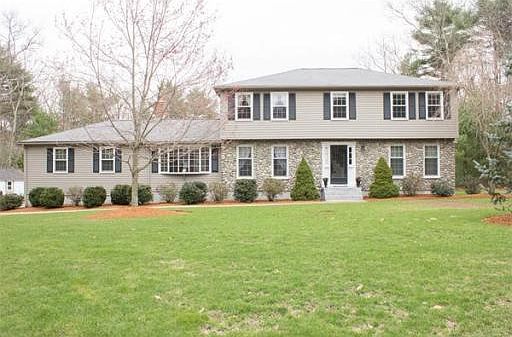 1st image of 10 Garry Dr