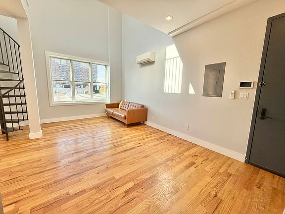 3rd image of 2266 Pacific St #4R
