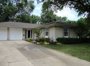 7049 Woodcroft Dr, Englewood, OH