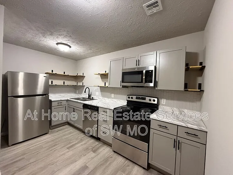 1306 E McDaniel St #7 — Photo 1