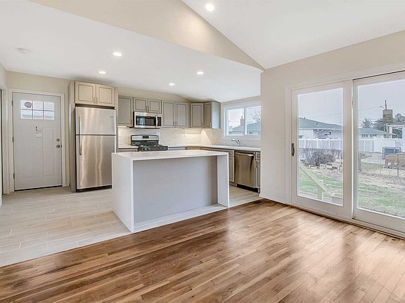 3rd image of 337 W 10th St