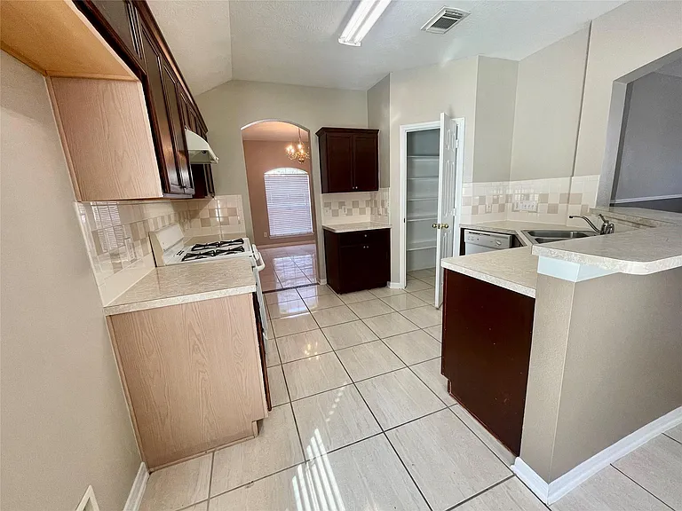 9135 Gianna Ct — Photo 6
