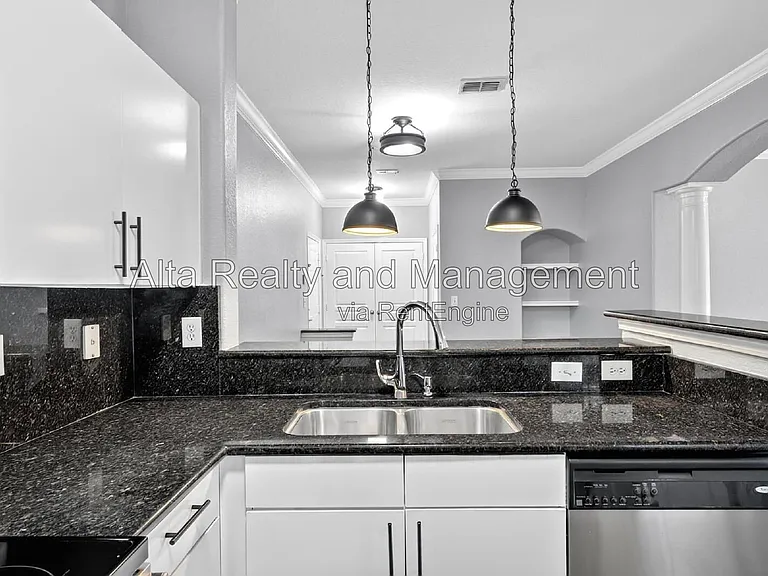 8290 Gate Pkwy #601 — Photo 32