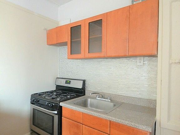 4th image of 3111 Heath Ave