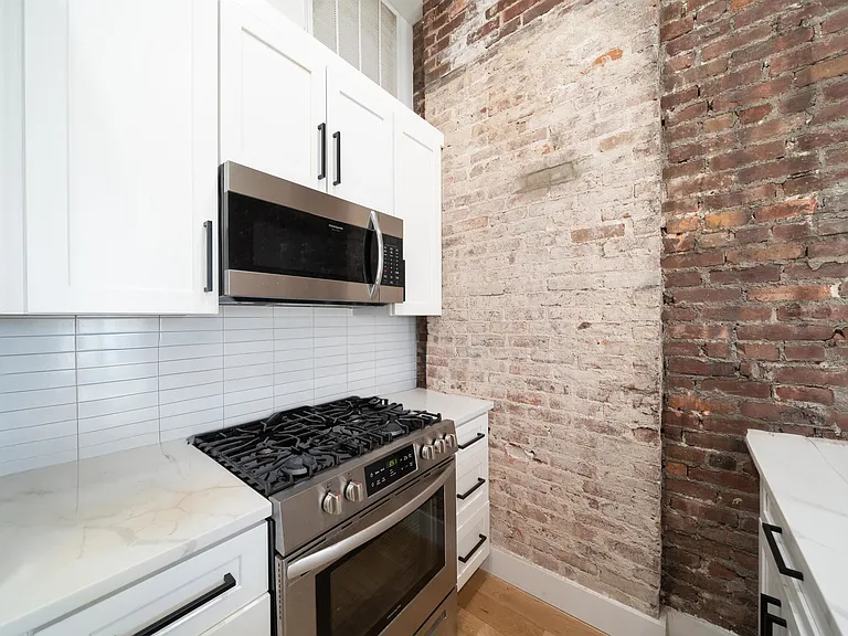 27 Corbin Ave #6 — Photo 6