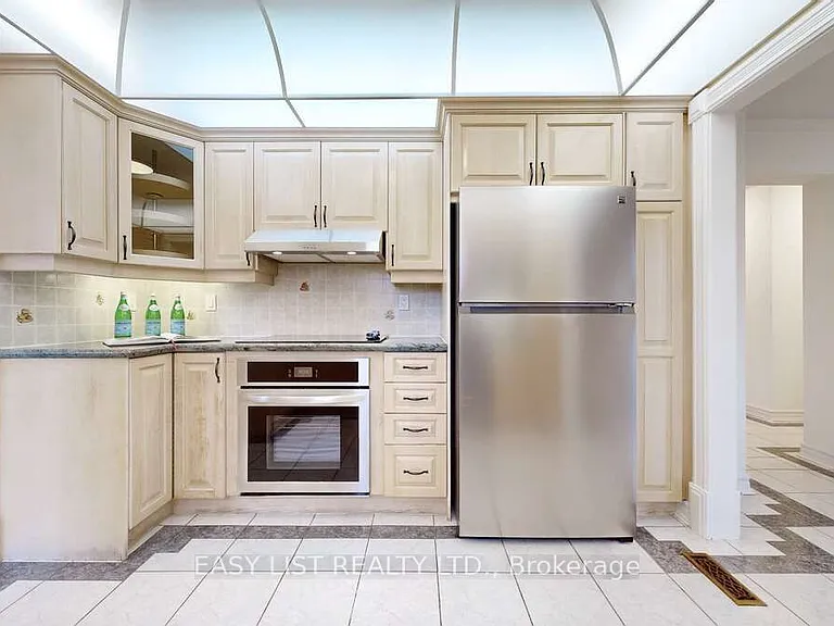 855 Queen St W #1 — Photo 18