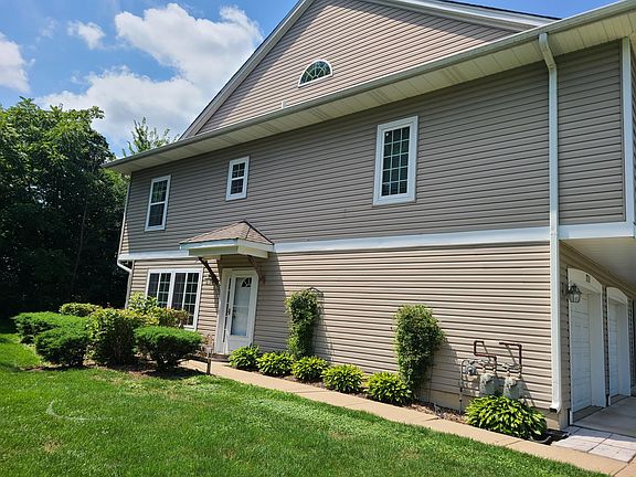 Professionally landscaped exterior woth plenty of space for your pet.