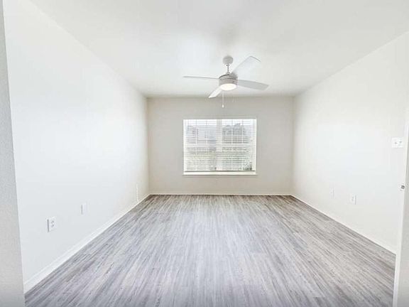 3rd image of 1415 N Knoxville Ave #6ba2617b5