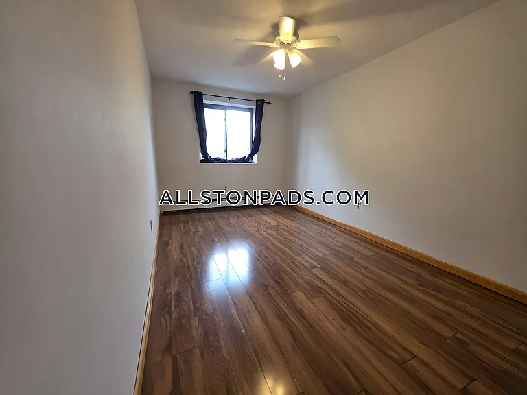 28 Brentwood St #7 — Photo 4