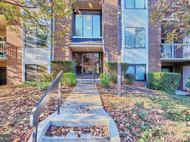 6 Mullingar Ct #301 — Photo 2